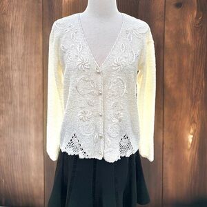 💖 Vintage Carducci Ivory V-Neck Sweater